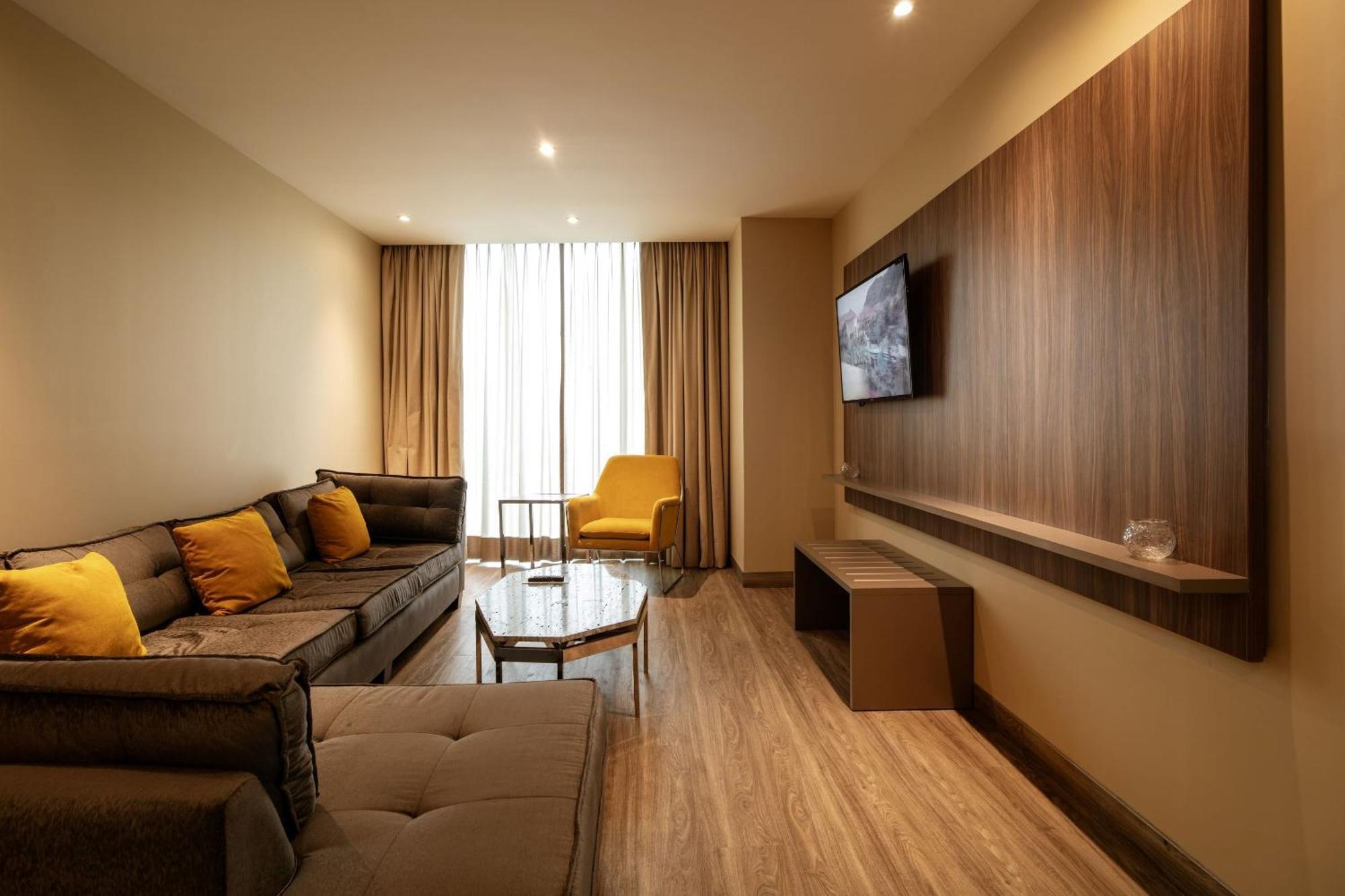 Camino Real Fashion Drive Monterrey Hotel San Pedro Garza Garcia Exterior photo Living room of a suite